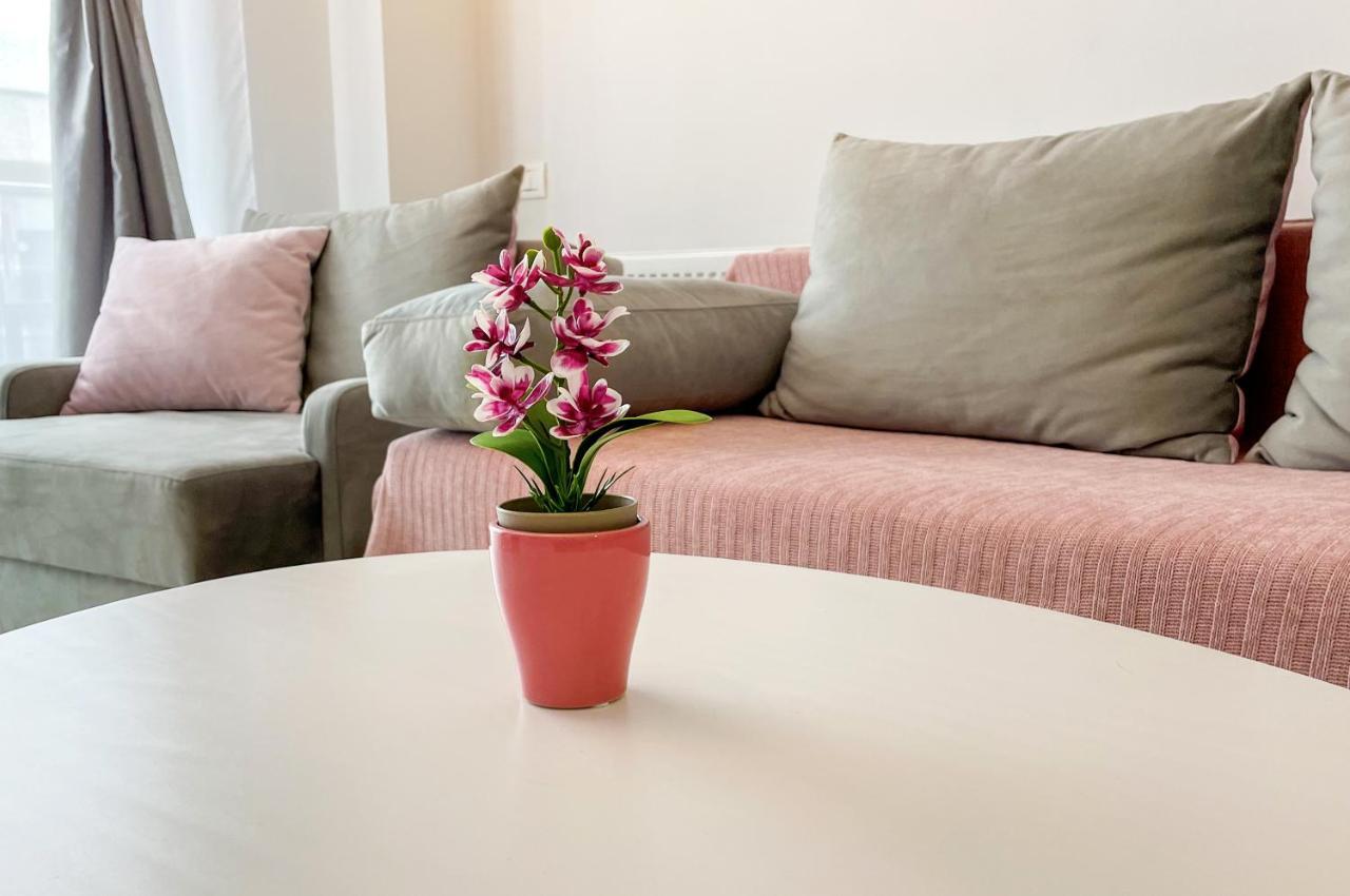 Appartement Astoria Rose à Năvodari Extérieur photo