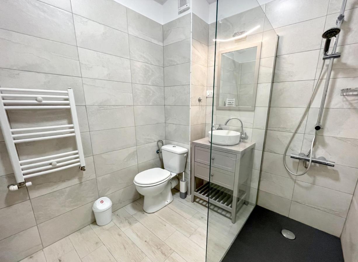 Appartement Astoria Rose à Năvodari Extérieur photo